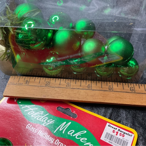 Classic Christmas Green Clusters
Ball Ornaments - Picture 6 of 6